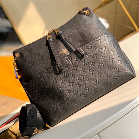 lv monogram 材質|初次入手LV包包怎麼選？帶你從皮革了解起 .